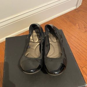 Black comfortable flats